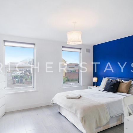 Large Home For Contractors & Families - Garden & Amenities London Bagian luar foto