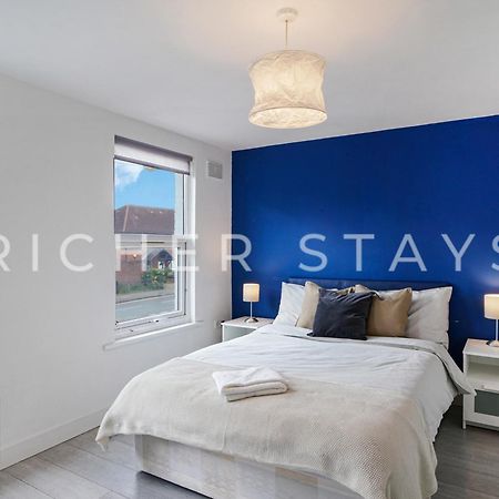 Large Home For Contractors & Families - Garden & Amenities London Bagian luar foto
