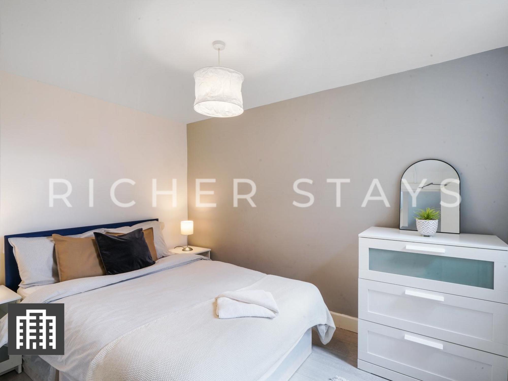 Large Home For Contractors & Families - Garden & Amenities London Bagian luar foto