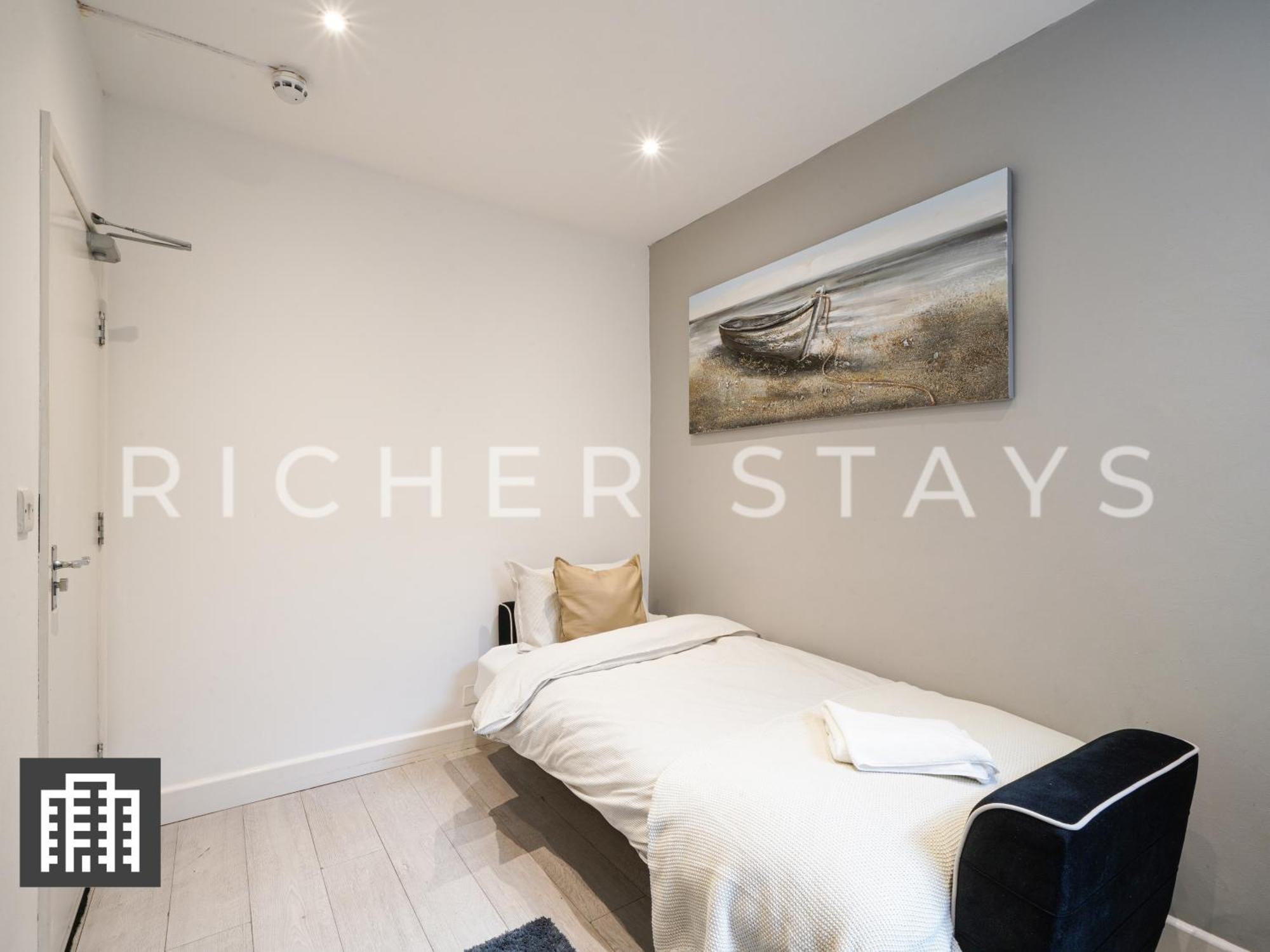 Large Home For Contractors & Families - Garden & Amenities London Bagian luar foto