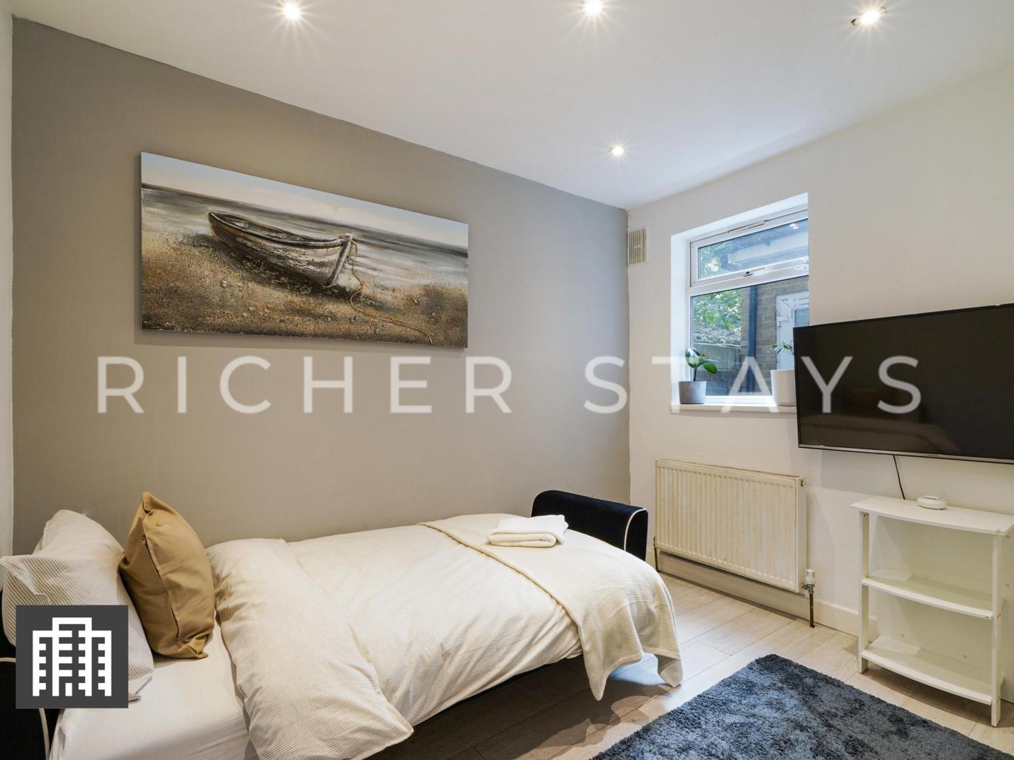 Large Home For Contractors & Families - Garden & Amenities London Bagian luar foto