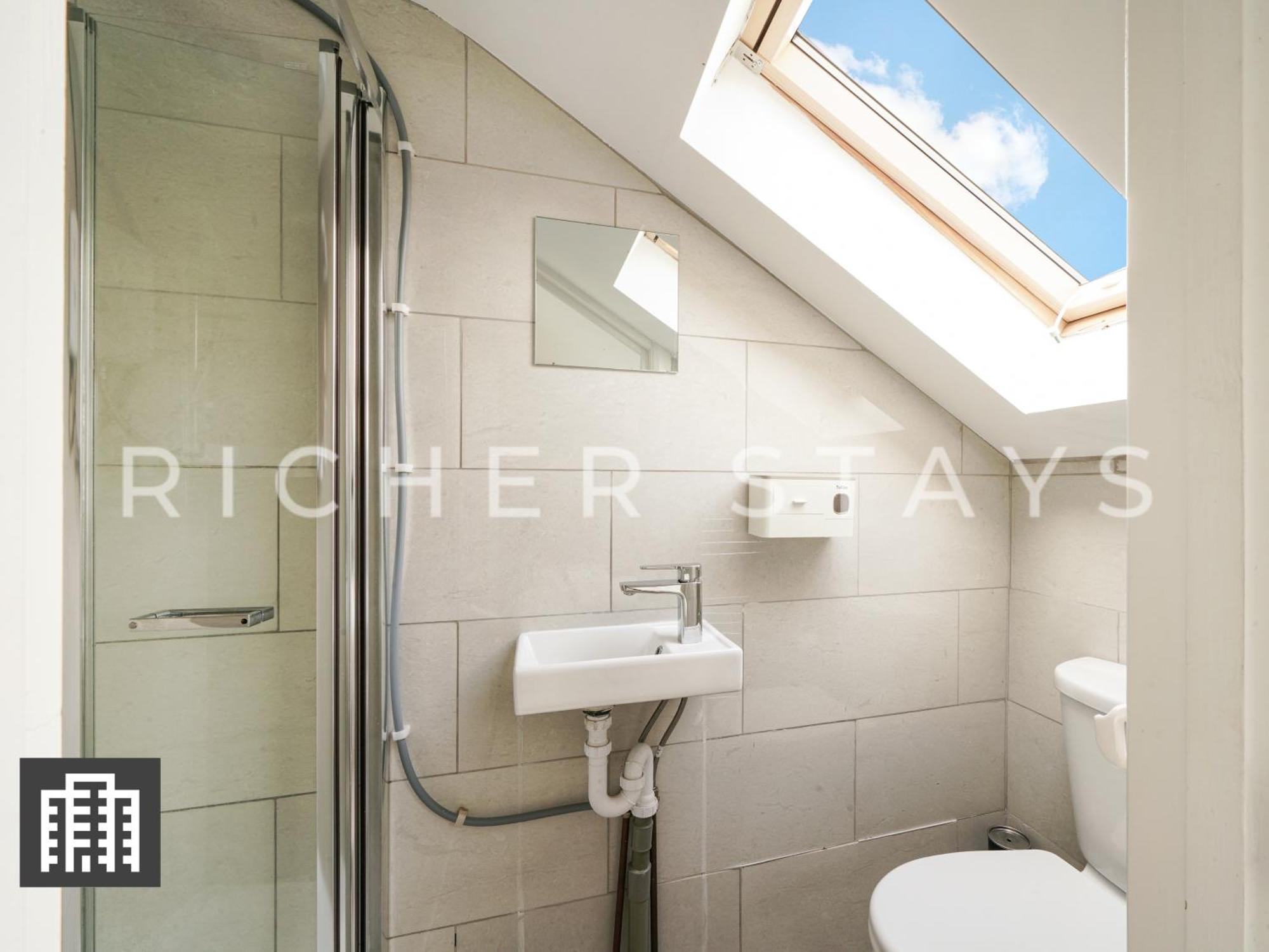 Large Home For Contractors & Families - Garden & Amenities London Bagian luar foto