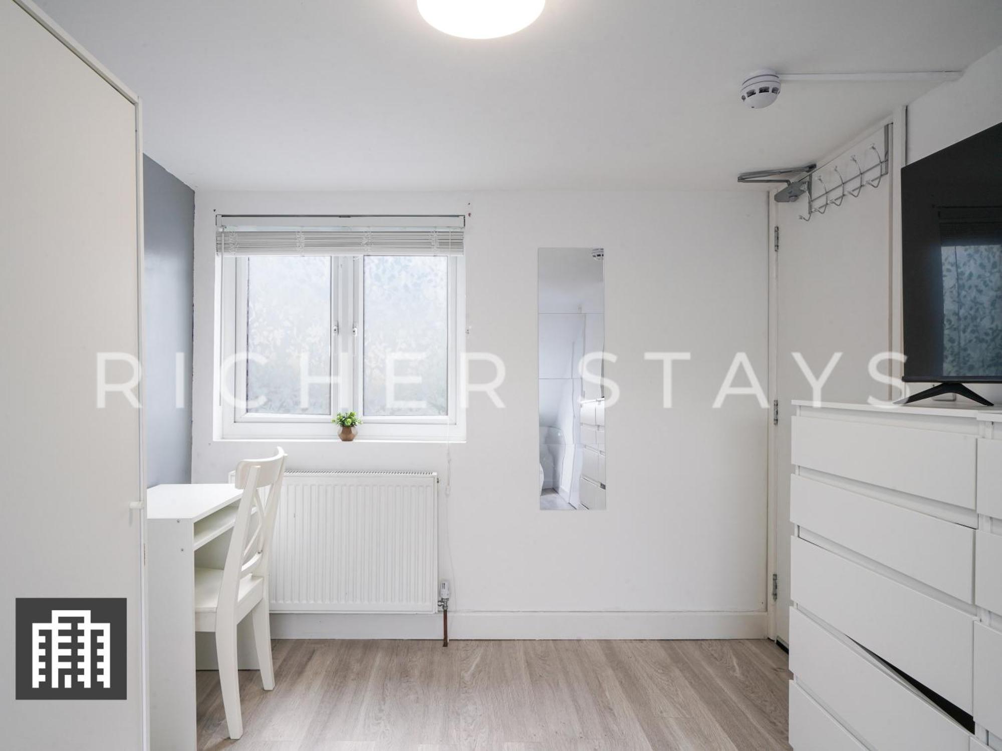 Large Home For Contractors & Families - Garden & Amenities London Bagian luar foto